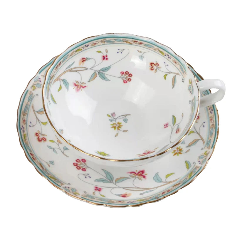 Set Tasse & Soucoupe Anglais Vintage – Élégance Intemporelle en Bone China