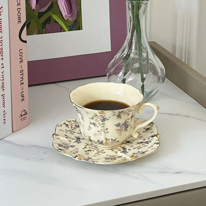 Tasse & Soucoupe Vintage – Élégance Raffinée pour l’Afternoon Tea